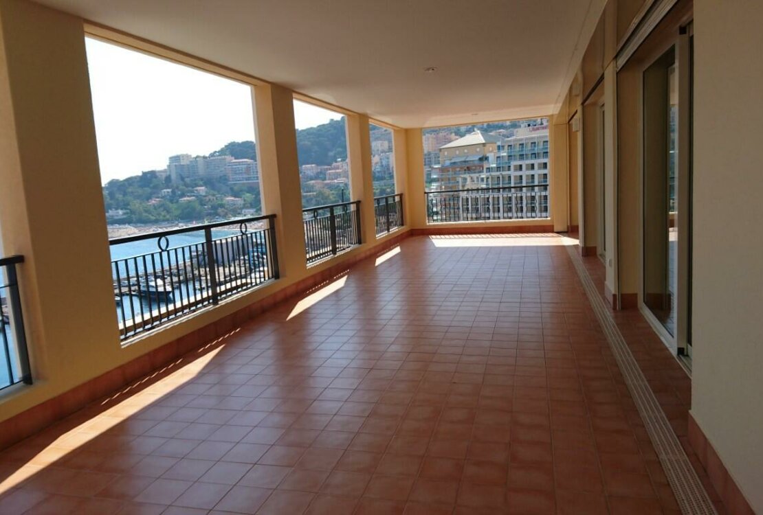 SUPERBO APPARTAMENTO DI 4 STANZE - FONTVIEILLE - VISTA MARE