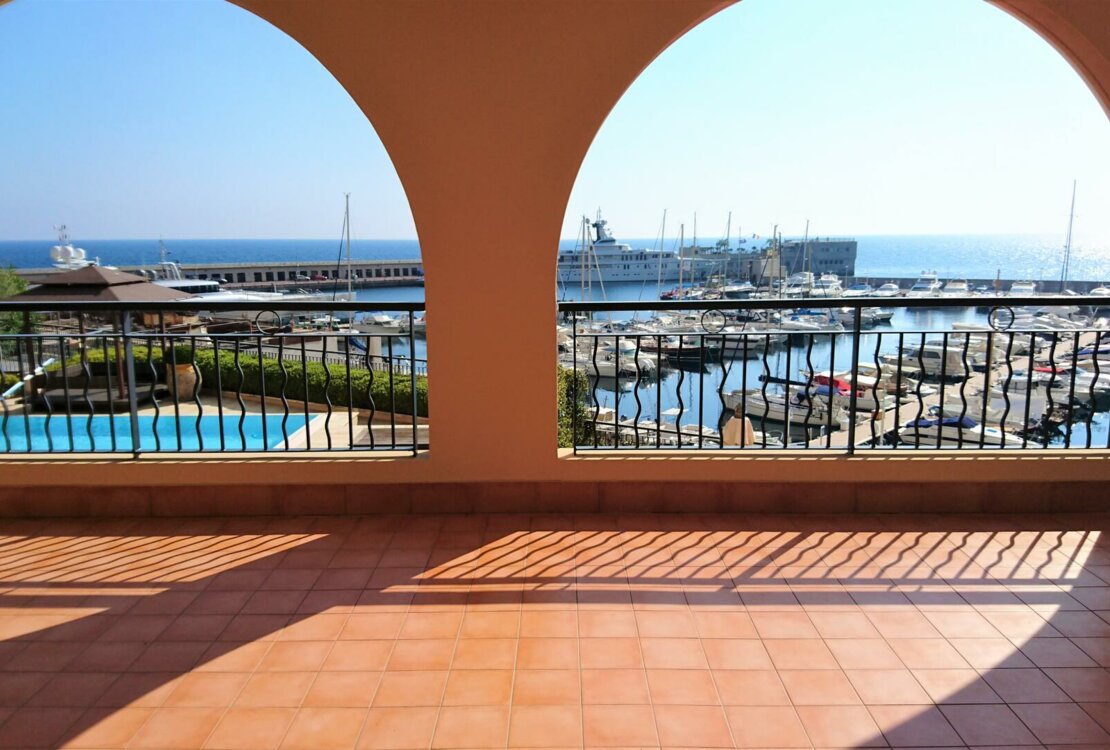 Appartamento ristrutturato con 4 stanze e vista sul mare e spaziosa terrazza