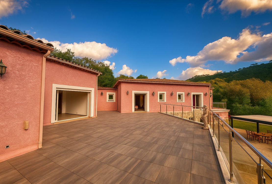 Châteauvert – Villa dell'architetto con spiagge private