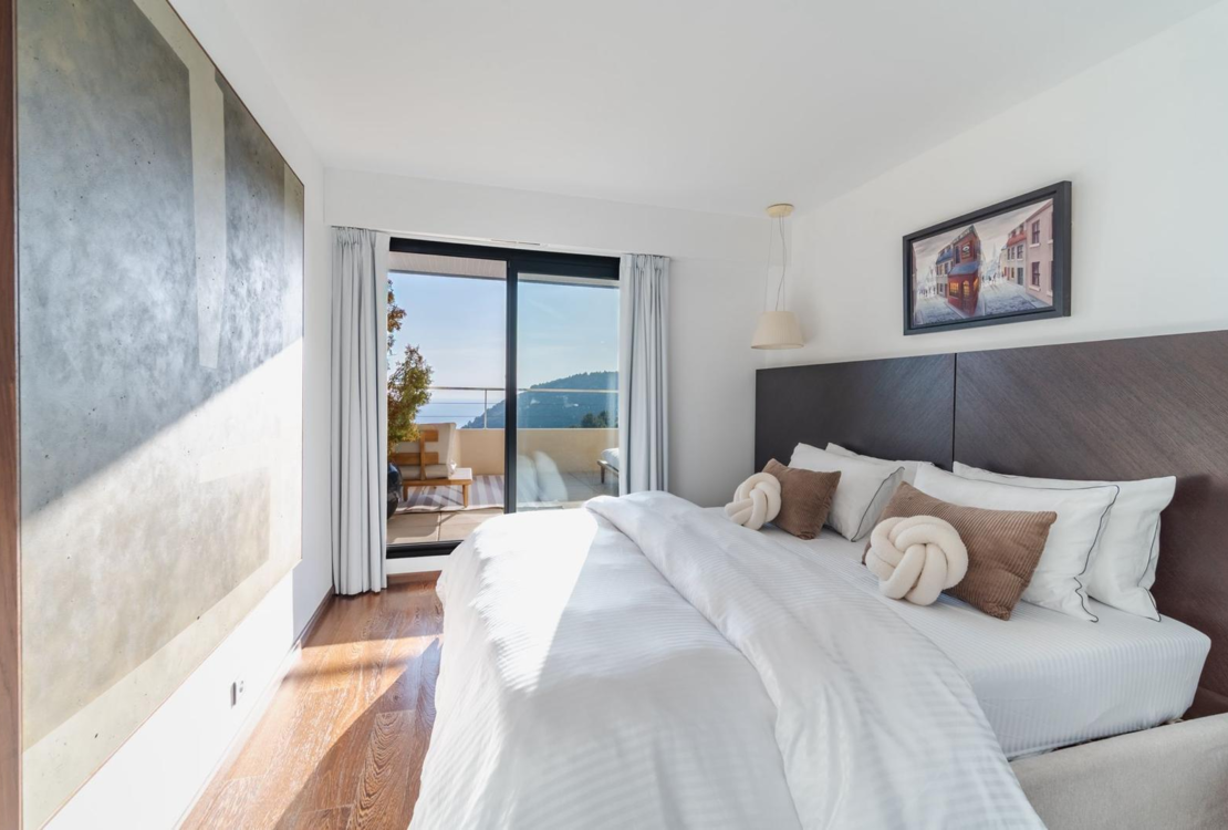 Incredible villa Eez sea view in private domain