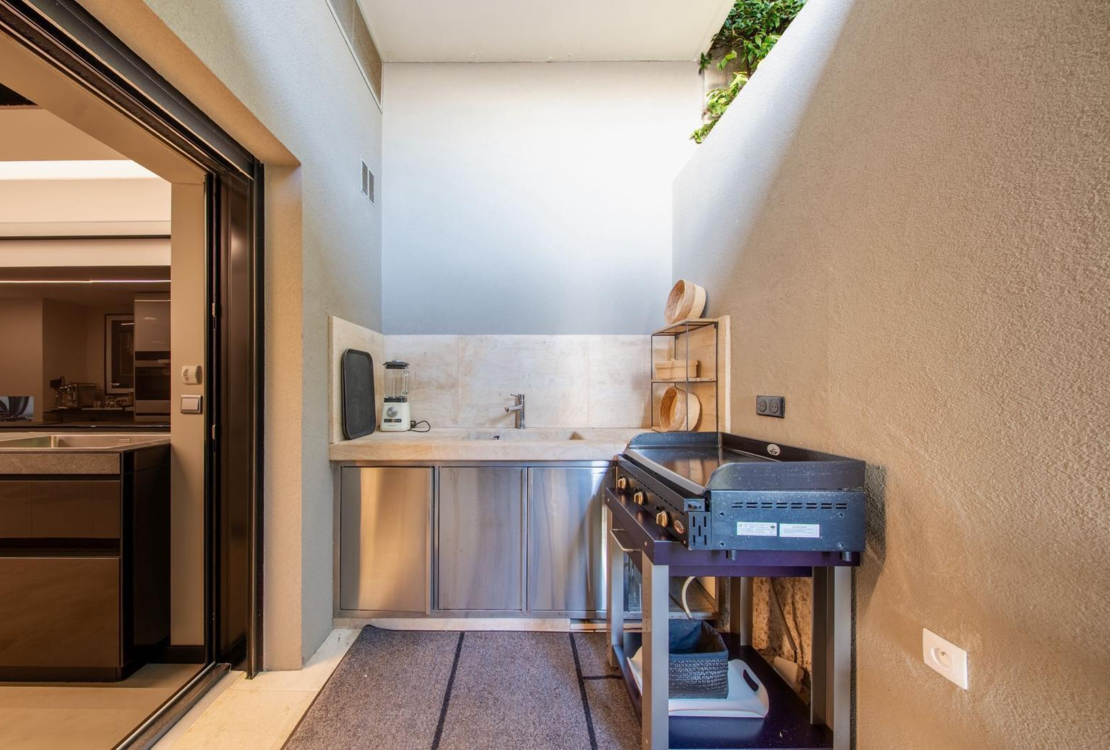 Incredible villa Eez sea view in private domain