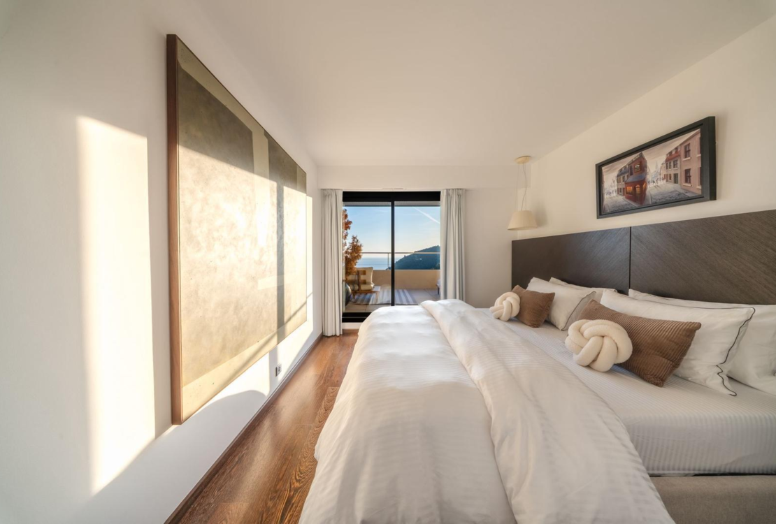 Incredible villa Eez sea view in private domain