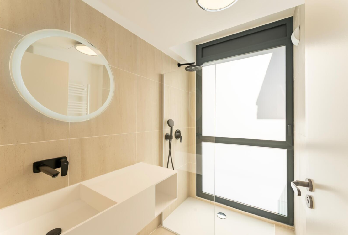 Spacious and bright 3-bedroom apartment on the border of Monaco — Résidence Olympe