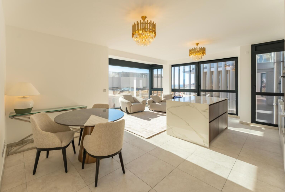 Spacious and bright 3-bedroom apartment on the border of Monaco — Résidence Olympe