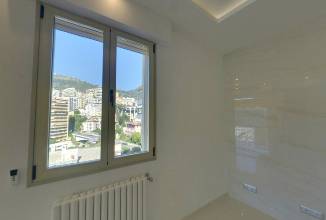 Beau Rivage — renovierte 2-Zimmer-Wohnung mit Terrasse und Meerblick