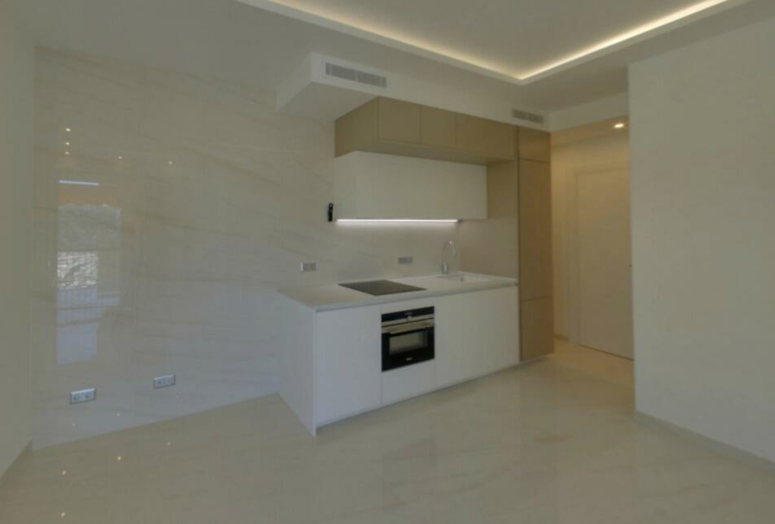 Beau Rivage — renovierte 2-Zimmer-Wohnung mit Terrasse und Meerblick