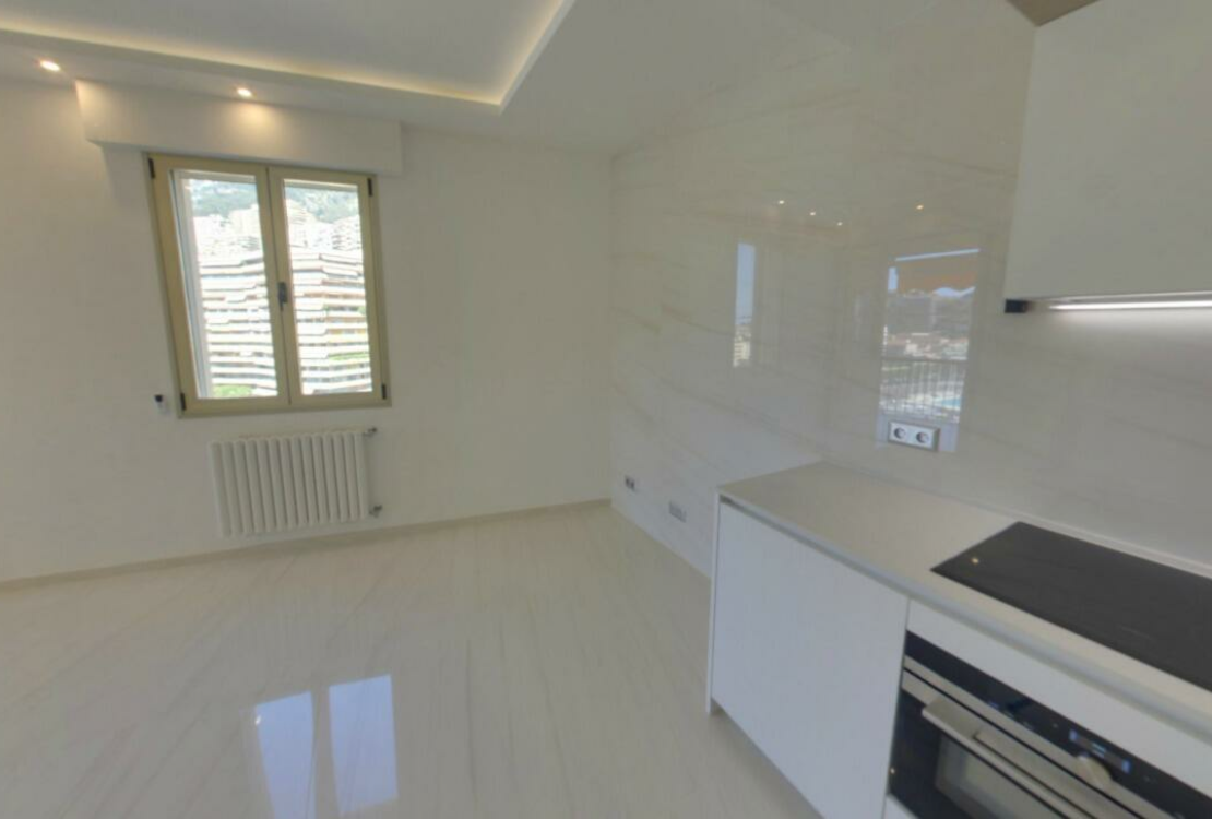 Beau Rivage — renovierte 2-Zimmer-Wohnung mit Terrasse und Meerblick