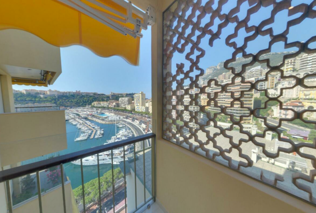 Beau Rivage — renovierte 2-Zimmer-Wohnung mit Terrasse und Meerblick