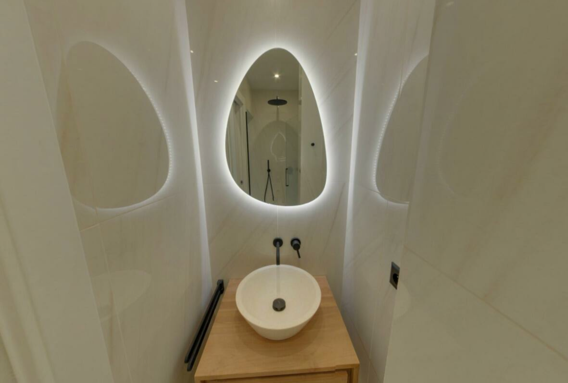 Beau Rivage — renovierte 2-Zimmer-Wohnung mit Terrasse und Meerblick