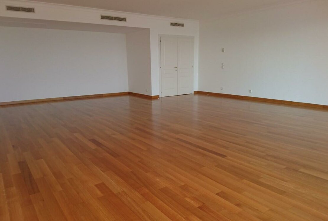 SUPERBO APPARTAMENTO DI 4 STANZE - FONTVIEILLE - VISTA MARE