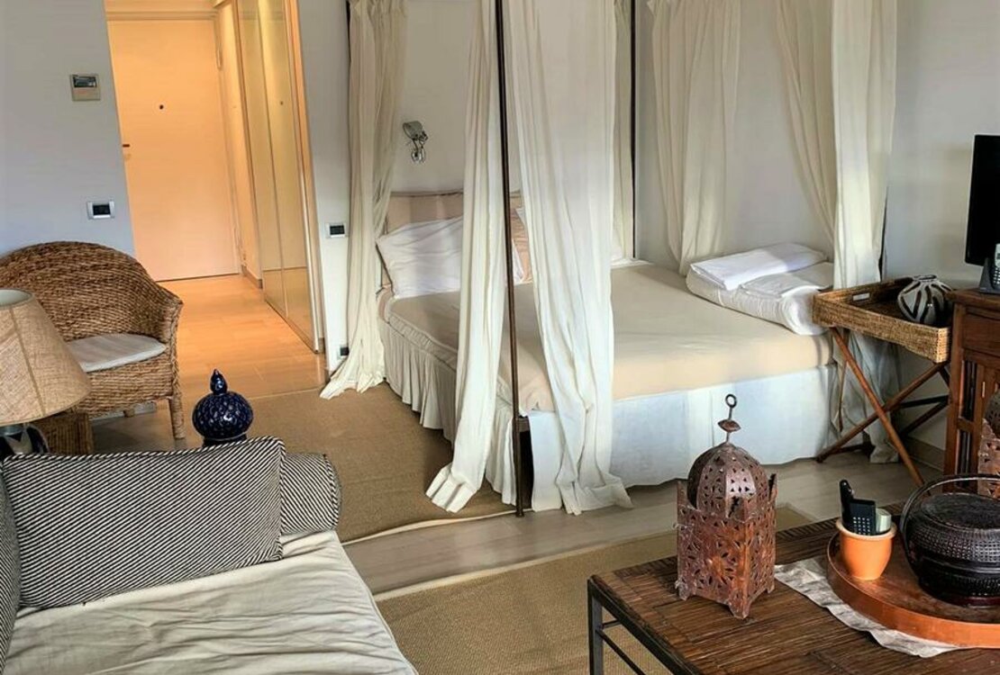 MONTE CARLO| BUCKINGHAM PALACE | STUDIO