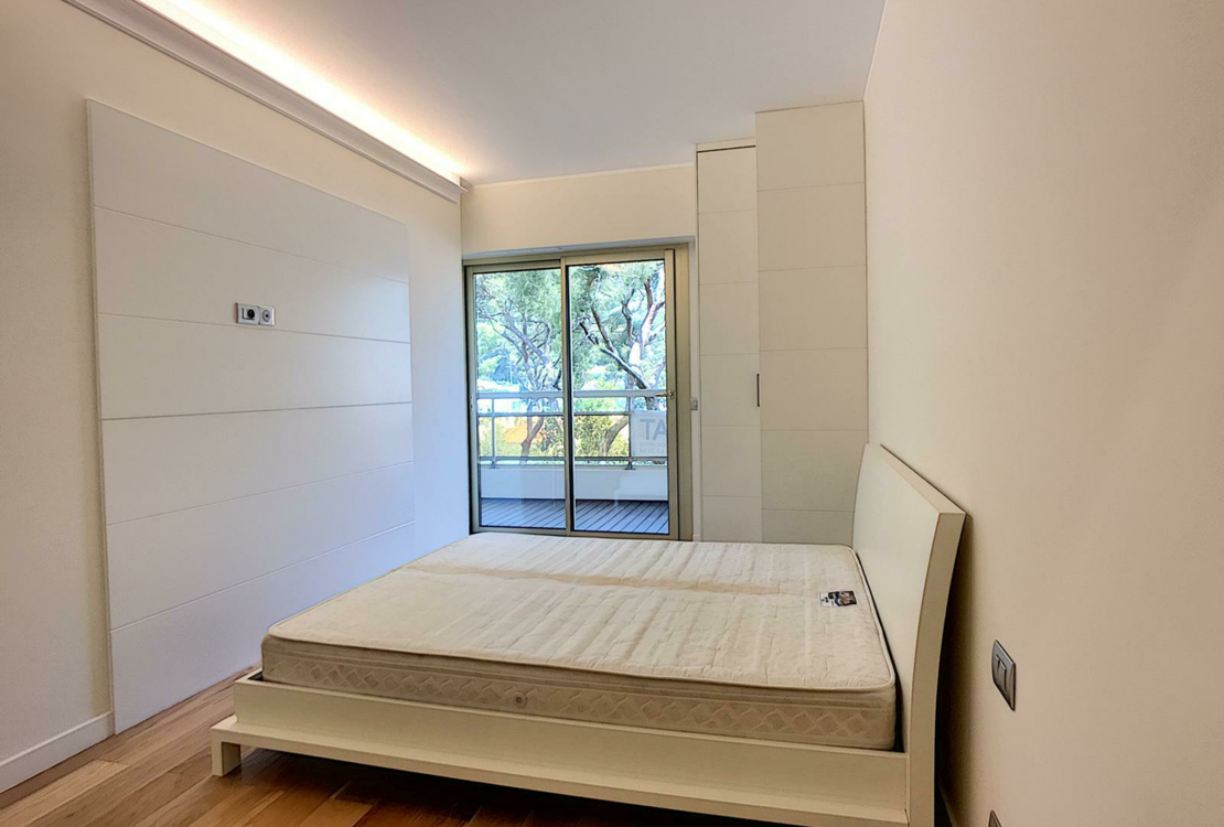 Les Ligures – renovated 3 room apartment with terrace & mountain view