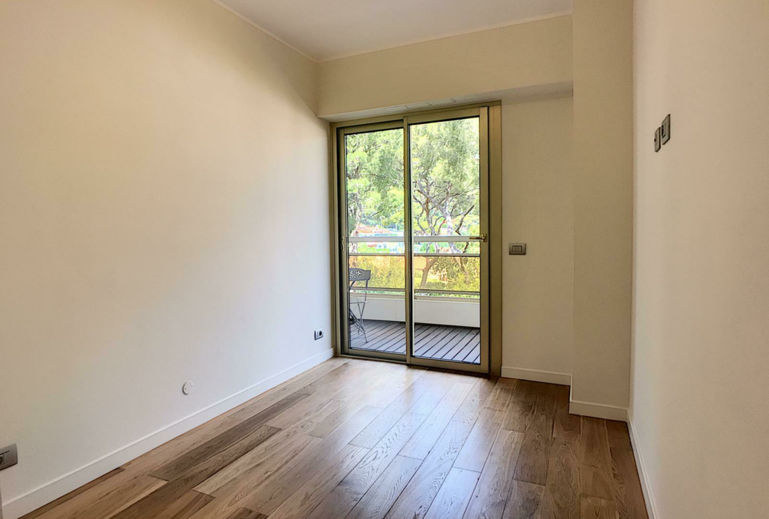 Les Ligures – renovated 3 room apartment with terrace & mountain view