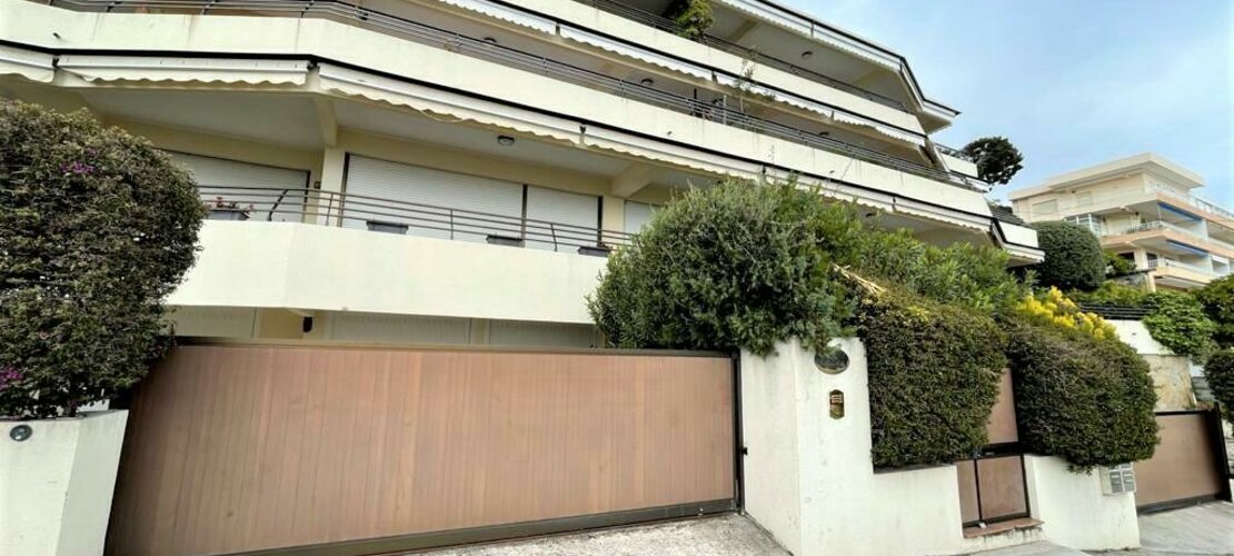 ROQUEBRUNE CAP MARTIN | SEA VIEW| 4 ROOMS WITH TERRACE, GARDEN AND PRIVATE POOL