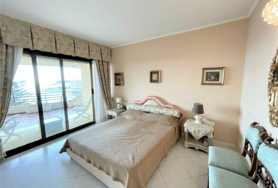 ROQUEBRUNE CAP MARTIN | SEA VIEW| 4 ROOMS WITH TERRACE, GARDEN AND PRIVATE POOL