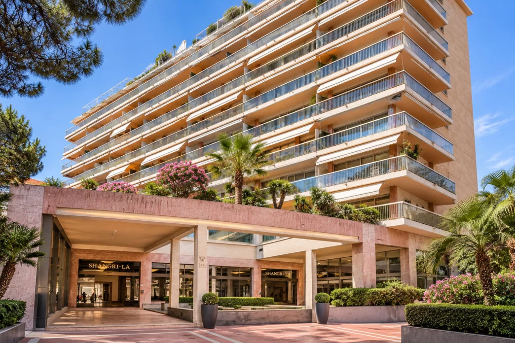 Façade de Le Shangri-La, 11 boulevard Albert Ier, Monaco